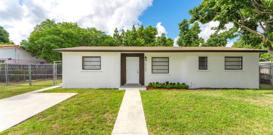 House in Miami, Florida 4 bedrooms, 118.17 sq.m. № 1881842