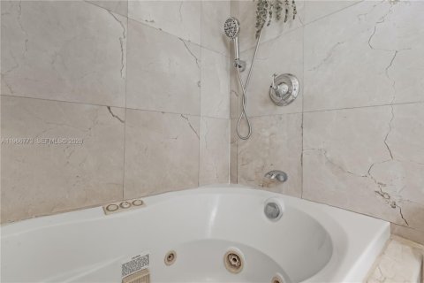 Снять в аренду кондоминиум в Майами-Бич, Флорида 1 спальня, 127.37м2, № 2081343 - фото 12
