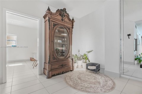 Снять в аренду кондоминиум в Майами-Бич, Флорида 1 спальня, 127.37м2, № 2081343 - фото 4