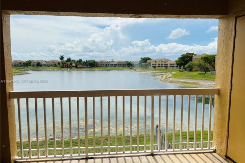 Townhouse in Fort Lauderdale, Florida 2 bedrooms, 95.88 sq.m. № 2003388 - photo 16