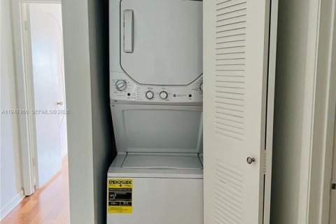 Townhouse in Fort Lauderdale, Florida 2 bedrooms, 95.88 sq.m. № 2003388 - photo 7