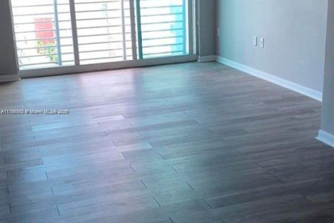 Condominio en venta en Miami, Florida, 1 dormitorio, 61.5 m2 № 1985626 - foto 4