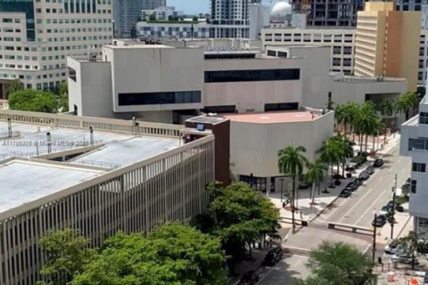 Condominio en venta en Miami, Florida, 1 dormitorio, 61.5 m2 № 1985626 - foto 9
