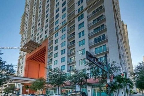 Condominio en venta en Miami, Florida, 1 dormitorio, 61.5 m2 № 1985626 - foto 1