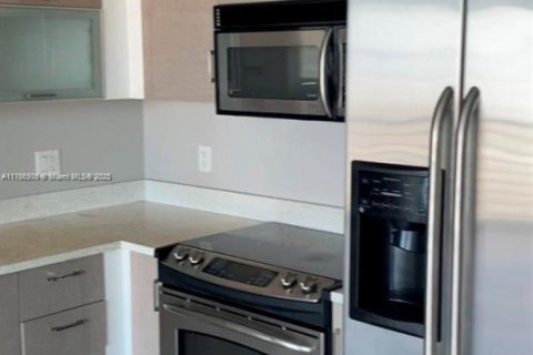 Condominio en venta en Miami, Florida, 1 dormitorio, 61.5 m2 № 1985626 - foto 5