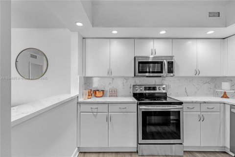 Copropriété à vendre à Miami Beach, Floride: 2 chambres, 110.55 m2 № 1817163 - photo 15