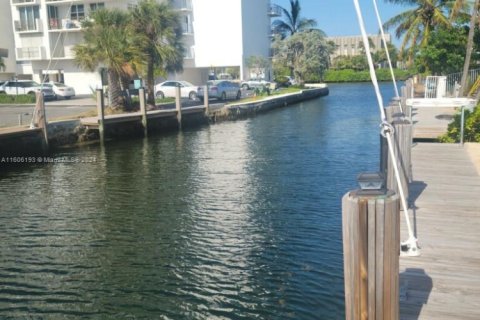 Casa en alquiler en Pompano Beach, Florida, 1 dormitorio, 60.39 m2 № 1935940 - foto 1