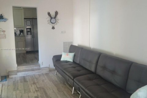 Casa en alquiler en Pompano Beach, Florida, 1 dormitorio, 60.39 m2 № 1935940 - foto 5