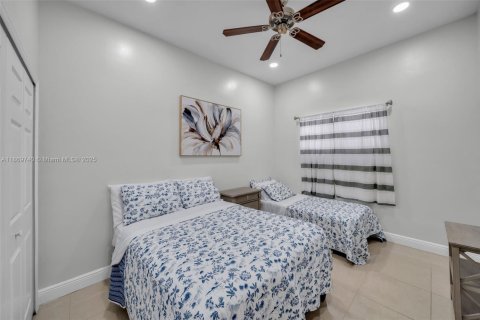 Villa ou maison à vendre à Cape Coral, Floride: 5 chambres, 274.9 m2 № 1922647 - photo 27