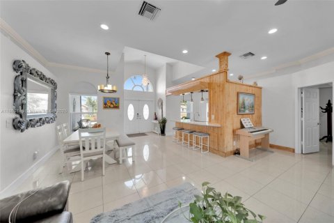 Villa ou maison à vendre à Cape Coral, Floride: 5 chambres, 274.9 m2 № 1922647 - photo 9