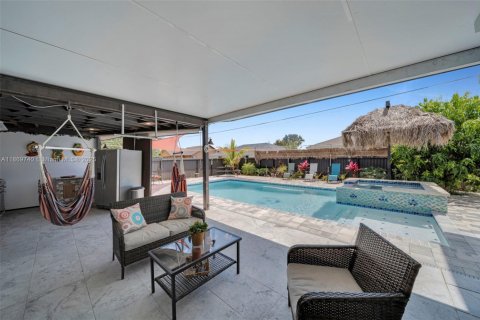 Villa ou maison à vendre à Cape Coral, Floride: 5 chambres, 274.9 m2 № 1922647 - photo 30