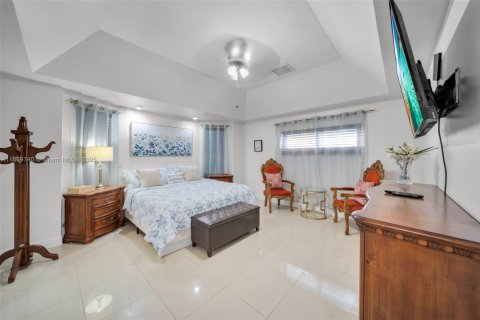 Villa ou maison à vendre à Cape Coral, Floride: 5 chambres, 274.9 m2 № 1922647 - photo 29