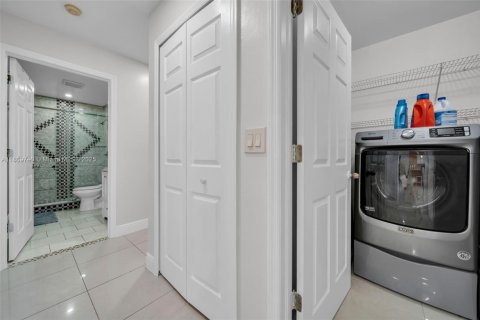 Villa ou maison à vendre à Cape Coral, Floride: 5 chambres, 274.9 m2 № 1922647 - photo 21
