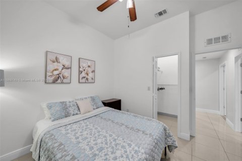 Villa ou maison à vendre à Cape Coral, Floride: 5 chambres, 274.9 m2 № 1922647 - photo 28