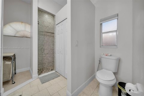 Villa ou maison à vendre à Cape Coral, Floride: 5 chambres, 274.9 m2 № 1922647 - photo 19