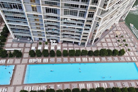 Condo in Miami, Florida, 1 bedroom  № 1893490 - photo 3