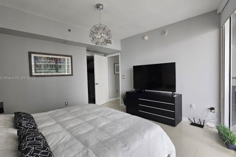 Condo in Miami, Florida, 1 bedroom  № 1893490 - photo 7