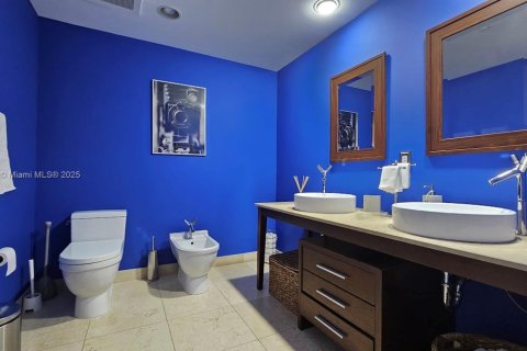 Condo in Miami, Florida, 1 bedroom  № 1893490 - photo 8