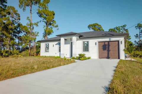 House in Lehigh Acres, Florida 3 bedrooms № 2153286