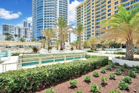 Condominio en venta en Hollywood, Florida, 1 dormitorio, 77.57 m2 № 1897005 - foto 20