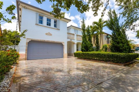 House in Miami, Florida 4 bedrooms, 236.81 sq.m. № 1865251 - photo 1