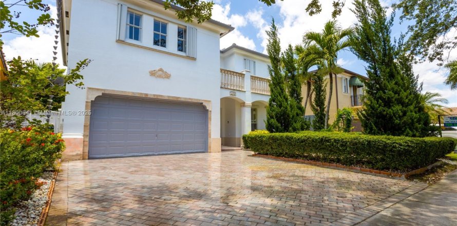 House in Miami, Florida 4 bedrooms, 236.81 sq.m. № 1865251