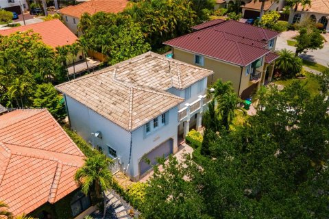 House in Miami, Florida 4 bedrooms, 236.81 sq.m. № 1865251 - photo 2