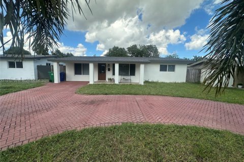 Villa ou maison à vendre à Miramar, Floride: 3 chambres, 97.08 m2 № 1967163 - photo 1