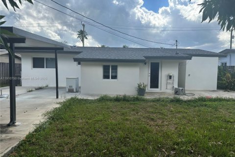 Villa ou maison à vendre à Miramar, Floride: 3 chambres, 97.08 m2 № 1967163 - photo 2