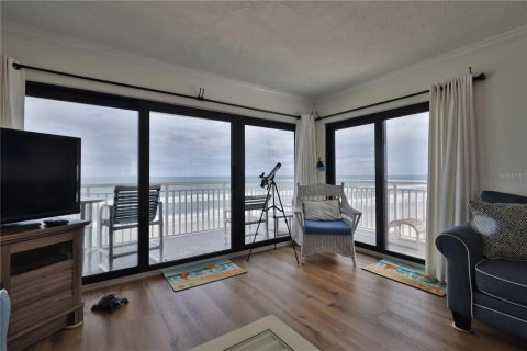Condominio en New Smyrna Beach, Florida, 2 dormitorios  № 2108477