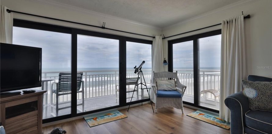 Condominio en New Smyrna Beach, Florida, 2 dormitorios № 2108477