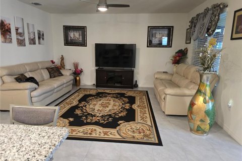 House in DeLand, Florida 3 bedrooms, 156.54 sq.m. № 2110295 - photo 11