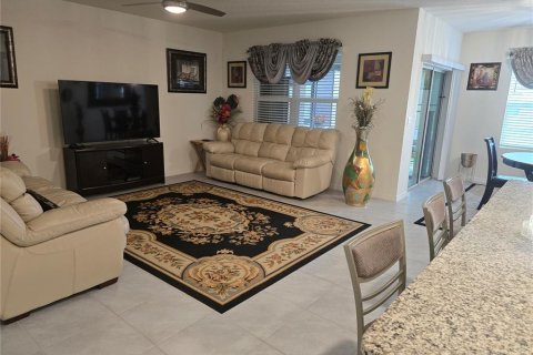 House in DeLand, Florida 3 bedrooms, 156.54 sq.m. № 2110295 - photo 12