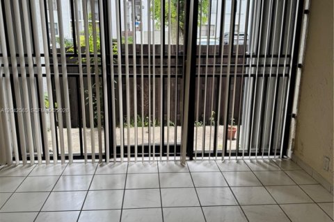 Снять в аренду кондоминиум в Майами, Флорида 2 спальни, 92.9м2, № 2264832 - фото 12