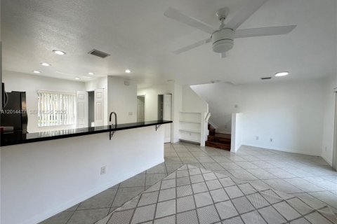 Touwnhouse à louer à Hallandale Beach, Floride: 2 chambres, 125.42 m2 № 2076499 - photo 3