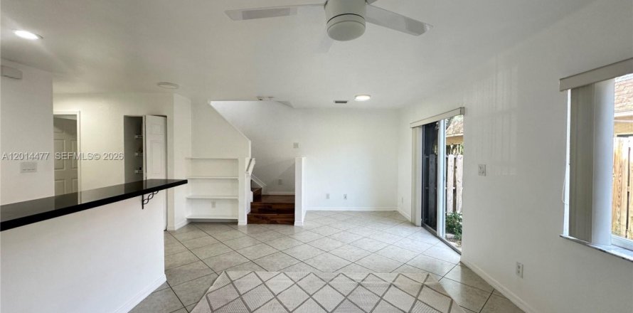 Touwnhouse à Hallandale Beach, Floride 2 chambres, 125.42 m2 № 2076499