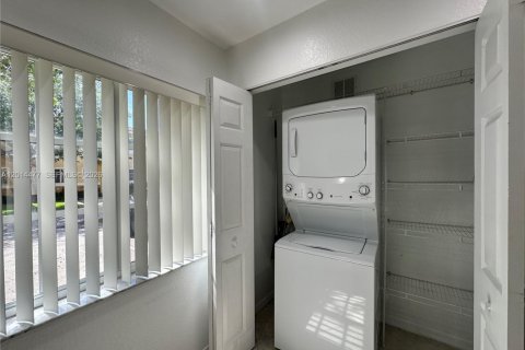 Touwnhouse à louer à Hallandale Beach, Floride: 2 chambres, 125.42 m2 № 2076499 - photo 11