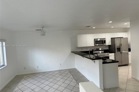 Touwnhouse à louer à Hallandale Beach, Floride: 2 chambres, 125.42 m2 № 2076499 - photo 5