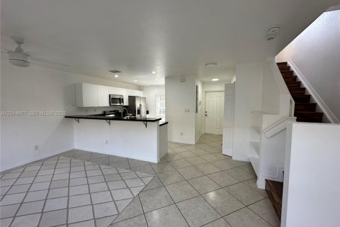 Touwnhouse à louer à Hallandale Beach, Floride: 2 chambres, 125.42 m2 № 2076499 - photo 4