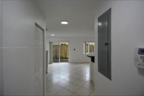 Touwnhouse à louer à Hallandale Beach, Floride: 2 chambres, 125.42 m2 № 2076499 - photo 15