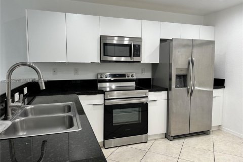 Touwnhouse à louer à Hallandale Beach, Floride: 2 chambres, 125.42 m2 № 2076499 - photo 6