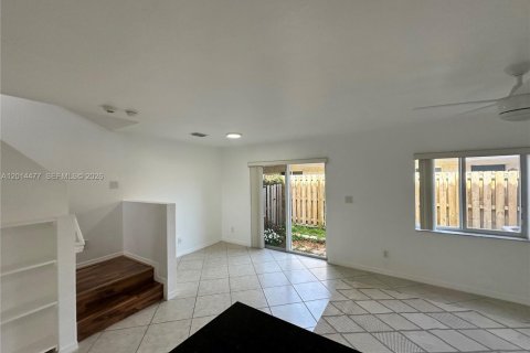 Touwnhouse à louer à Hallandale Beach, Floride: 2 chambres, 125.42 m2 № 2076499 - photo 17