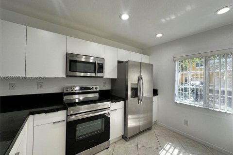 Touwnhouse à louer à Hallandale Beach, Floride: 2 chambres, 125.42 m2 № 2076499 - photo 8