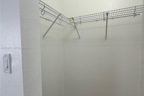 Touwnhouse à louer à Hallandale Beach, Floride: 2 chambres, 125.42 m2 № 2076499 - photo 25