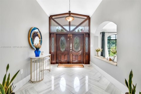 Villa ou maison à vendre à Doral, Floride: 6 chambres, 361.2 m2 № 2387166 - photo 8