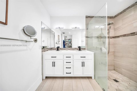 Villa ou maison à vendre à Doral, Floride: 6 chambres, 361.2 m2 № 2387166 - photo 26