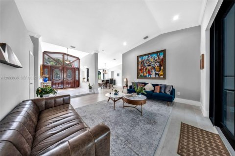 Villa ou maison à vendre à Doral, Floride: 6 chambres, 361.2 m2 № 2387166 - photo 12