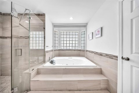 Villa ou maison à vendre à Doral, Floride: 6 chambres, 361.2 m2 № 2387166 - photo 25