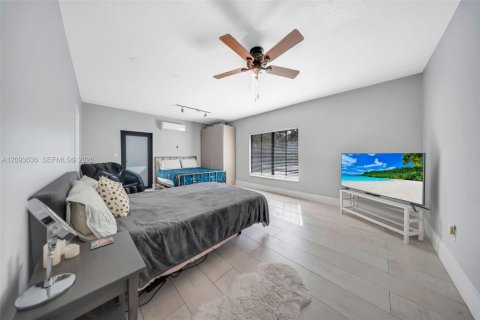 Villa ou maison à vendre à Doral, Floride: 6 chambres, 361.2 m2 № 2387166 - photo 30