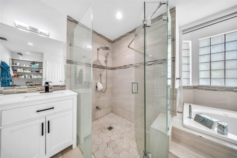 Villa ou maison à vendre à Doral, Floride: 6 chambres, 361.2 m2 № 2387166 - photo 27
